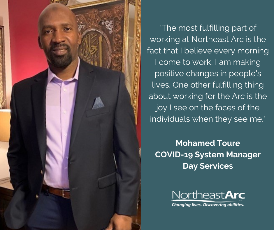 Mohamed Toure的图片与引用说，每天他正在为人们的生命做出积极的变化。